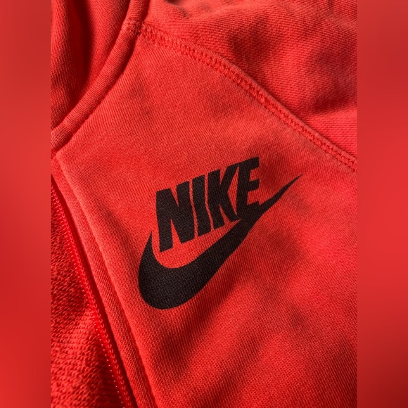 NIKE Red Hoodie Zip Up Kids Sportswear - Picture 2 of 5